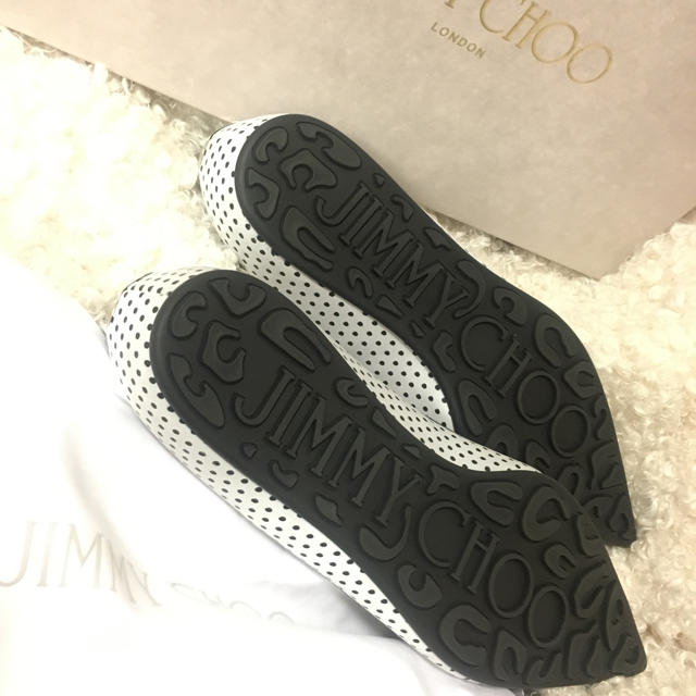 JIMMY CHOO(ジミーチュウ)の新品未使用 ❤︎ 定価 75600 ジミーチュー ❤︎ ドット リボン パンプス レディースの靴/シューズ(その他)の商品写真