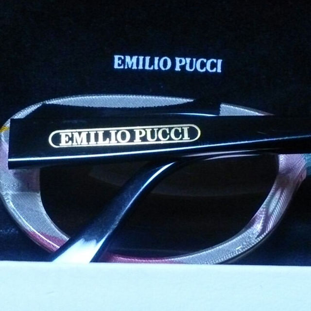 EMILIO PUCCI(エミリオプッチ)の【エミリオプッチ プッチ柄フレームサングラス 46000円の品】中古良品ケース付 レディースのファッション小物(サングラス/メガネ)の商品写真