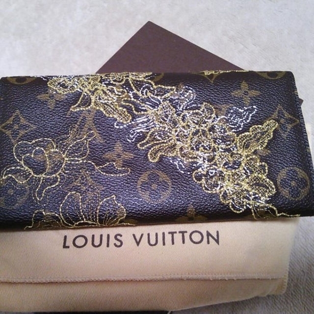 LOUIS VUITTON - 激レア本物新品未使用ルイヴィトン長財布サラ