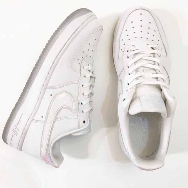 NIKE(ナイキ)の美品24NIKE AF-1 '07 PRMナイキ エアフォースワン'07 862 レディースの靴/シューズ(スニーカー)の商品写真