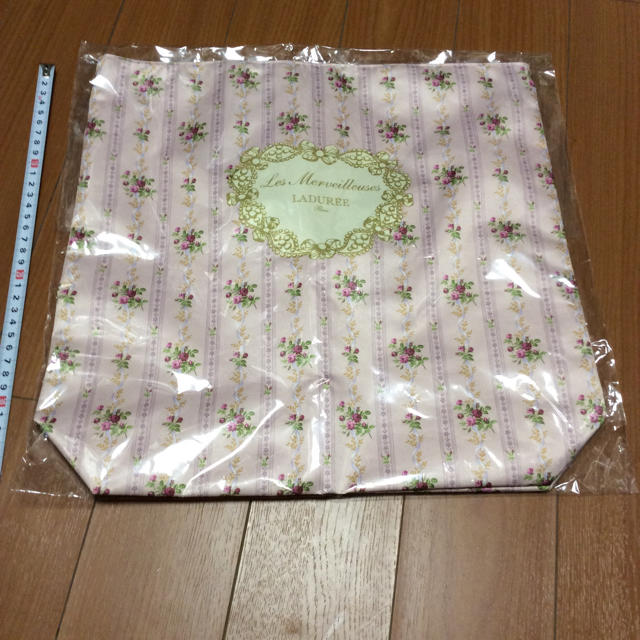 Les Merveilleuses LADUREE(レメルヴェイユーズラデュレ)のLADUREE ラデュレ ビッグトートバッグ エコバッグ レディースのバッグ(トートバッグ)の商品写真