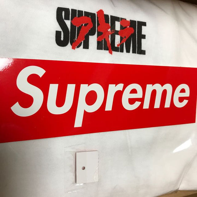 Supreme(シュプリーム)の全国送料無料 白 L 新品・未使用 半タグ・ステッカー・ショッパー・納品書付き メンズのトップス(Tシャツ/カットソー(七分/長袖))の商品写真