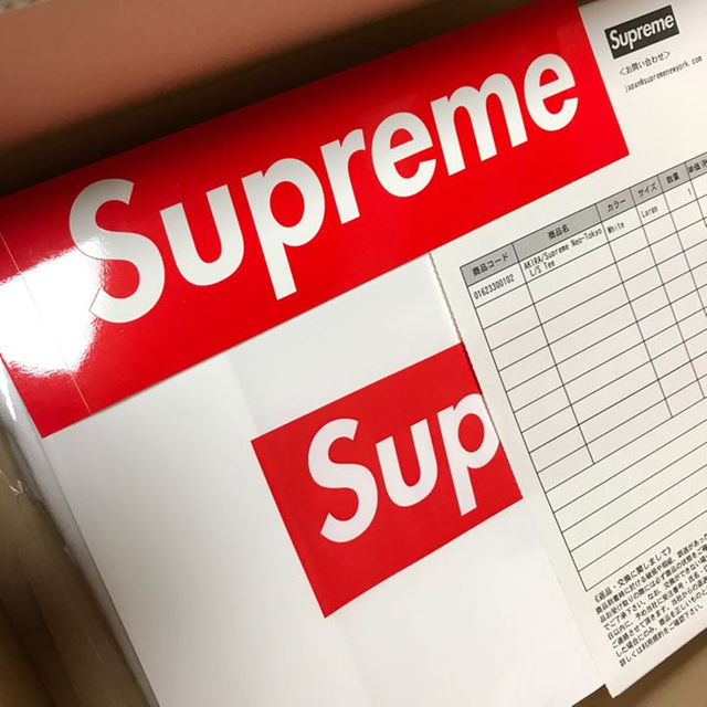 Supreme(シュプリーム)の全国送料無料 白 L 新品・未使用 半タグ・ステッカー・ショッパー・納品書付き メンズのトップス(Tシャツ/カットソー(七分/長袖))の商品写真