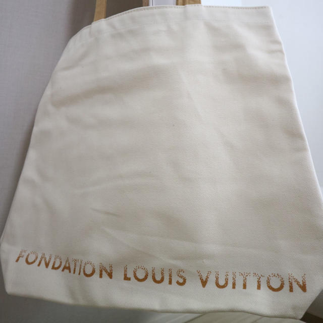 LOUIS VUITTON(ルイヴィトン)の日本未発売！ルイヴィトン財団トートエコバッグ フランス限定品！ラスト一個 レディースのバッグ(トートバッグ)の商品写真