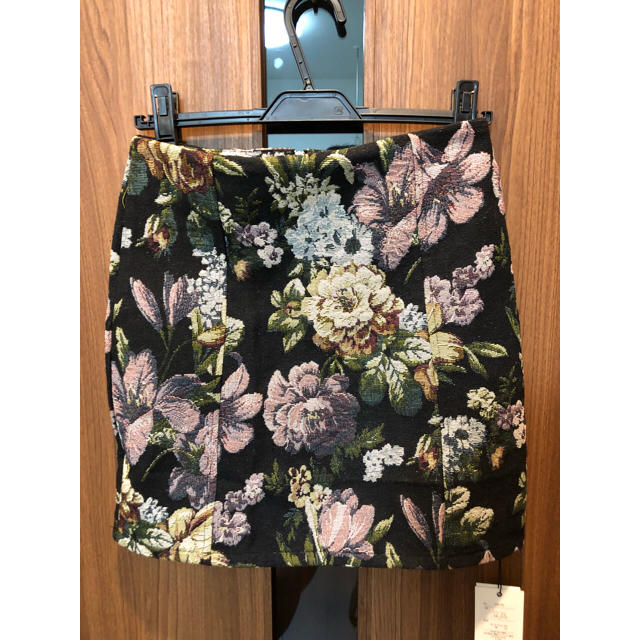 GRL(グレイル)の新品 GRL 花柄 台形スカート レディースのスカート(ミニスカート)の商品写真