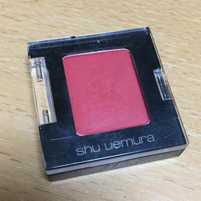 shu uemura(シュウウエムラ)のシュウウエムラ プレスド アイシャドー M170 レッド コスメ/美容のベースメイク/化粧品(アイシャドウ)の商品写真