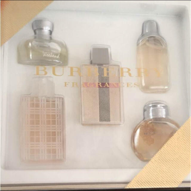 BURBERRY(バーバリー)のお値下げ中【新品】バーバリー フレグランス 4.5ml コスメ/美容の香水(香水(女性用))の商品写真