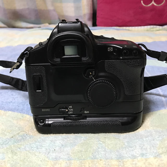 Canon(キヤノン)のCanon EOS 1 V  中古品 キズ汚れありフィルムカメラ スマホ/家電/カメラのカメラ(フィルムカメラ)の商品写真