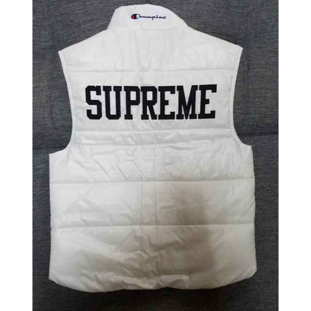 Supreme(シュプリーム)の新品　supreme champion puffy vest  white S メンズのジャケット/アウター(ダウンベスト)の商品写真