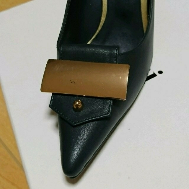 Ameri VINTAGE(アメリヴィンテージ)のAmeri / LADY FRONT BELT PUMPS レディースの靴/シューズ(ハイヒール/パンプス)の商品写真