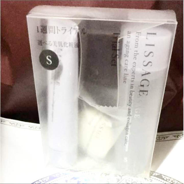 LISSAGE(リサージ)の《未使用品》リサージトライアルセットＳサンプル付き コスメ/美容のキット/セット(サンプル/トライアルキット)の商品写真