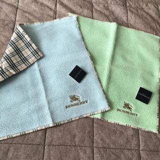 バーバリー(BURBERRY)のBURBERRYタオルハンカチ 新品(ハンカチ)