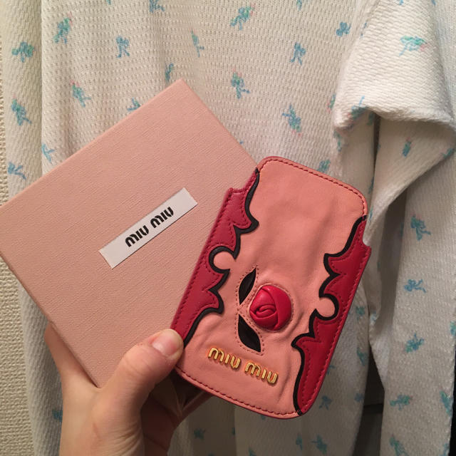 miu miu flower iphonケース