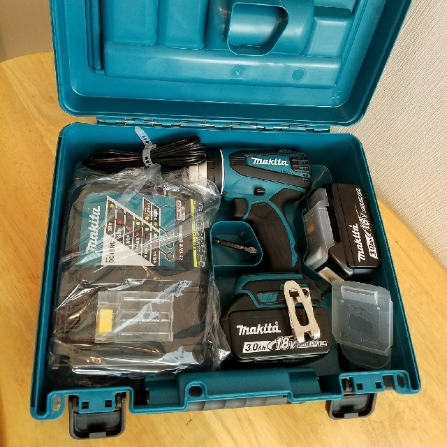 Makita(マキタ)のマキタ 充電式4モードインパクトドライバ 18V 3.0Ah 青 スポーツ/アウトドアの自転車(工具/メンテナンス)の商品写真