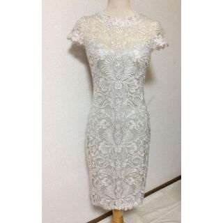 タダシショウジ(TADASHI SHOJI)の専用 新品タグ付き 2017 タダシショージ フローラル刺繍 シルバー ホワイト(ミディアムドレス)