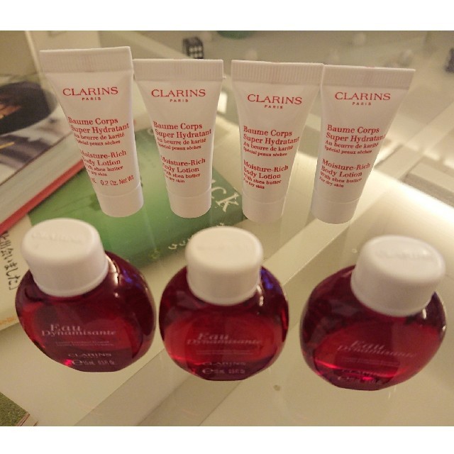 CLARINS(クラランス)の値下げします！CLARINS香水とボディーローションのセット コスメ/美容のボディケア(ボディローション/ミルク)の商品写真