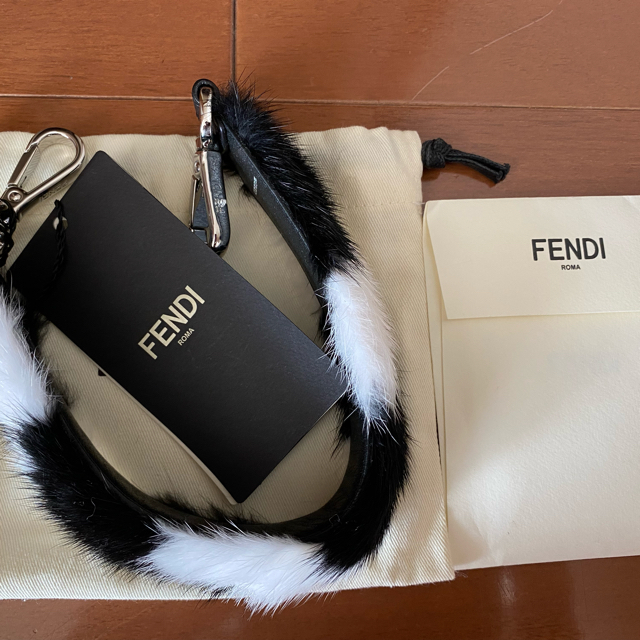 フェンディ ミニストラップユー FENDI ピーカブーに! アクセサリー フェンディ ミニストラップユー FENDI ピーカブーに! アクセサリー