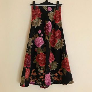 ザラ(ZARA)の花柄 フレアスカート ZARA 完売 ✨美品✨(ひざ丈スカート)