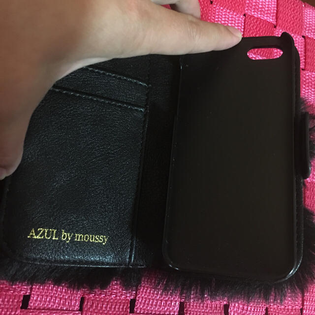 AZUL by moussy(アズールバイマウジー)のアズールバイマウジーiPhone5ケース ファー♡ スマホ/家電/カメラのスマホアクセサリー(iPhoneケース)の商品写真