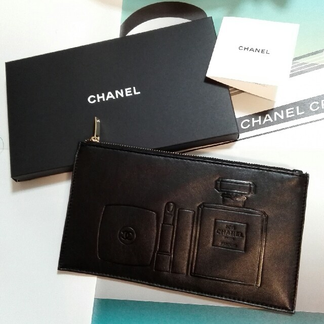 CHANEL(シャネル)のCHANEL素敵なポーチ新品、未使用正規品お値下げ レディースのファッション小物(ポーチ)の商品写真