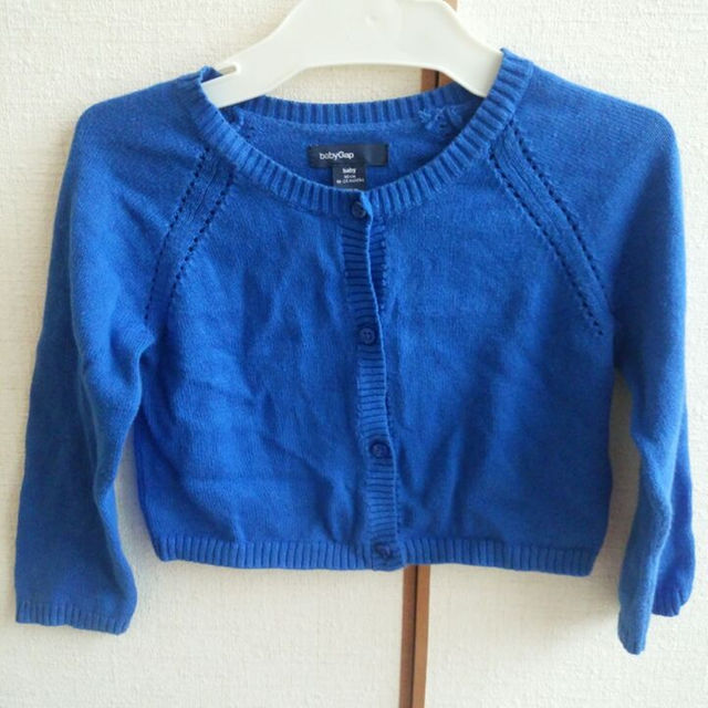 babyGAP(ベビーギャップ)の90サイズGAPカーディガン キッズ/ベビー/マタニティのキッズ服男の子用(90cm~)(カーディガン)の商品写真