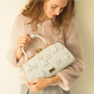 ジルバイジルスチュアート(JILL by JILLSTUART)のフラワービジューショルダーバッグ♡まいまい(ショルダーバッグ)