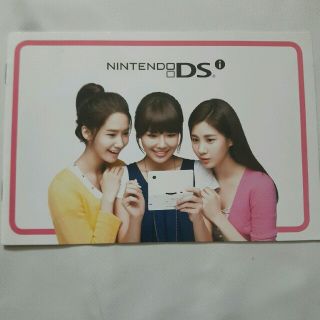 ショウジョジダイ(少女時代)の少女時代
スヨン、ソヒョン、ユナ
NINTENDO DSi
広告パンフレット(K-POP/アジア)