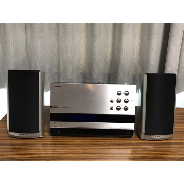 ONKYO(オンキヨー)のONKYO X-T2CR(S) iPodドック付属 CDチューナーアンプシステム スマホ/家電/カメラのオーディオ機器(スピーカー)の商品写真