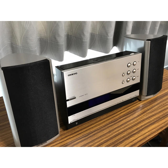 ONKYO(オンキヨー)のONKYO X-T2CR(S) iPodドック付属 CDチューナーアンプシステム スマホ/家電/カメラのオーディオ機器(スピーカー)の商品写真