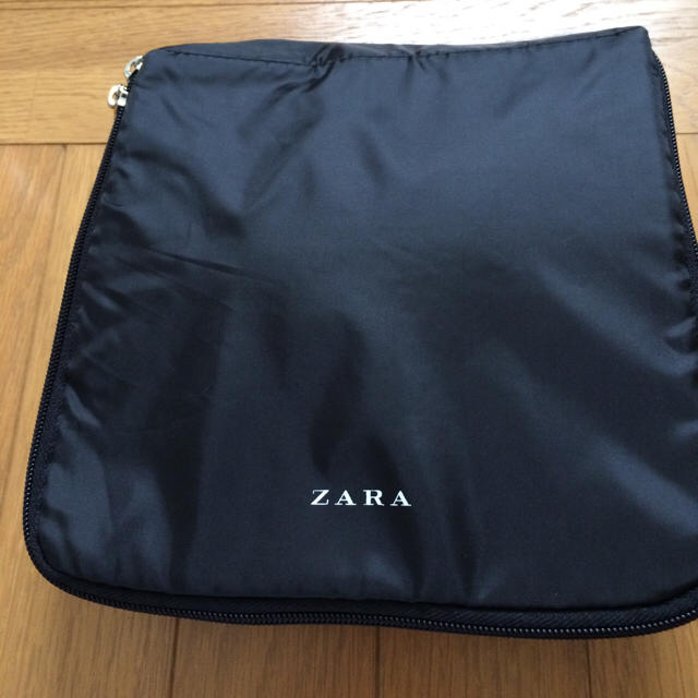 ZARA(ザラ)のZara Travel case インテリア/住まい/日用品の日用品/生活雑貨/旅行(旅行用品)の商品写真
