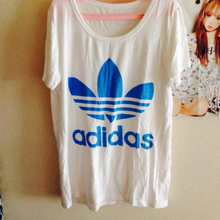 アディダス(adidas)のadidasTシャツ✨(Tシャツ(半袖/袖なし))