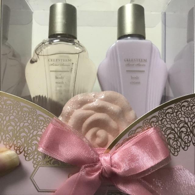 Francfranc(フランフラン)の値下げ！CELESTEEM GIFT SET    SWEET SAVONの香り コスメ/美容のボディケア(ボディソープ/石鹸)の商品写真