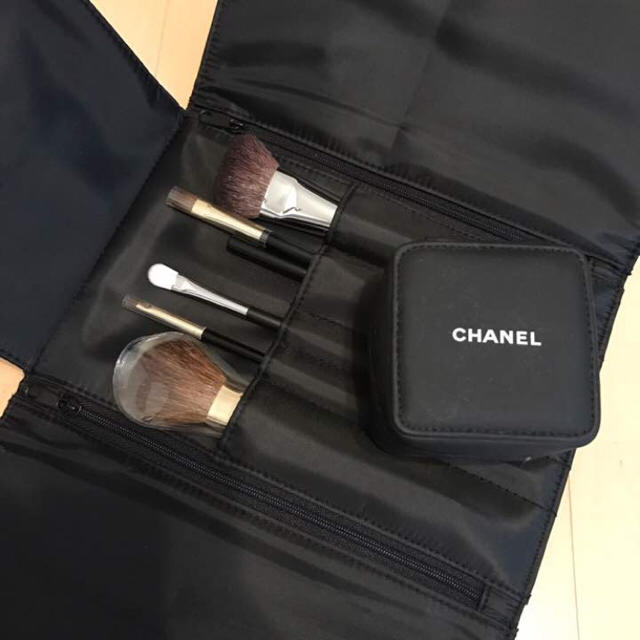 CHANEL メイクブラシ6点セット➕ポーチ（新品）15cm横