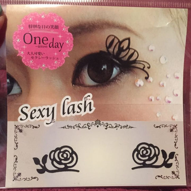 新品☆デコまつげ☆薔薇 コスメ/美容のキット/セット(コフレ/メイクアップセット)の商品写真