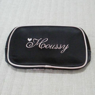 マウジー(moussy)のmoussy マウジー 黒 ブラック ピンク ポーチ ロゴ入り 未使用(ボディバッグ/ウエストポーチ)