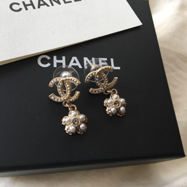 CHANEL - 正規 シャネル ピアス フラワー パール 1回のみの使用 新品同様の通販 by 再開しました｜シャネルならラクマ