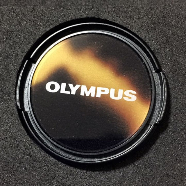 OLYMPUS(オリンパス)のOLYMPUS LC-37PR AMB  レンズキャップ スマホ/家電/カメラのカメラ(その他)の商品写真