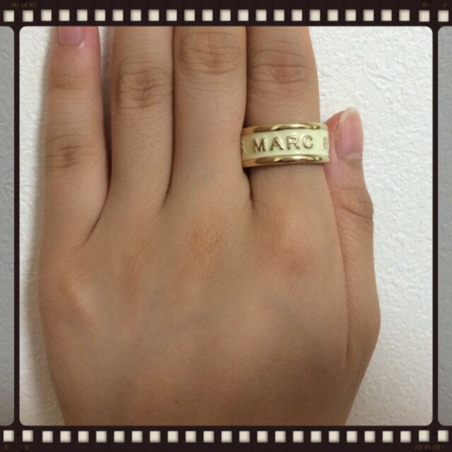 MARC BY MARC JACOBS(マークバイマークジェイコブス)のMARC BY MARC ロゴリング レディースのアクセサリー(リング(指輪))の商品写真