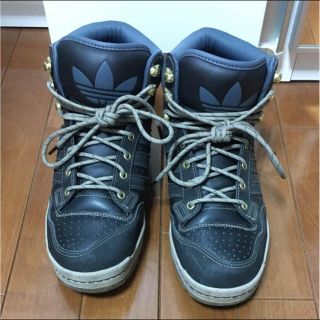 アディダス(adidas)のスニーカー（ハイカット）(スニーカー)