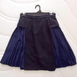 オキラク(OKIRAKU)のオキラク プリーツ×ウールスカート(ひざ丈スカート)