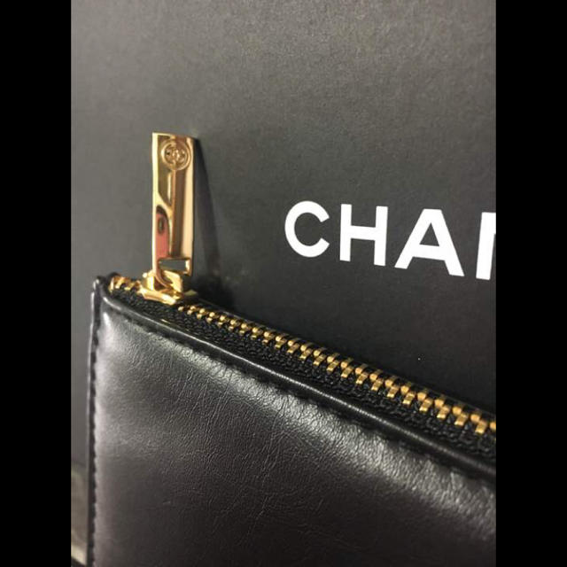 CHANEL(シャネル)の新品未使用 CHANEL シャネル ノベルティポーチ 2017 レディースのファッション小物(ポーチ)の商品写真