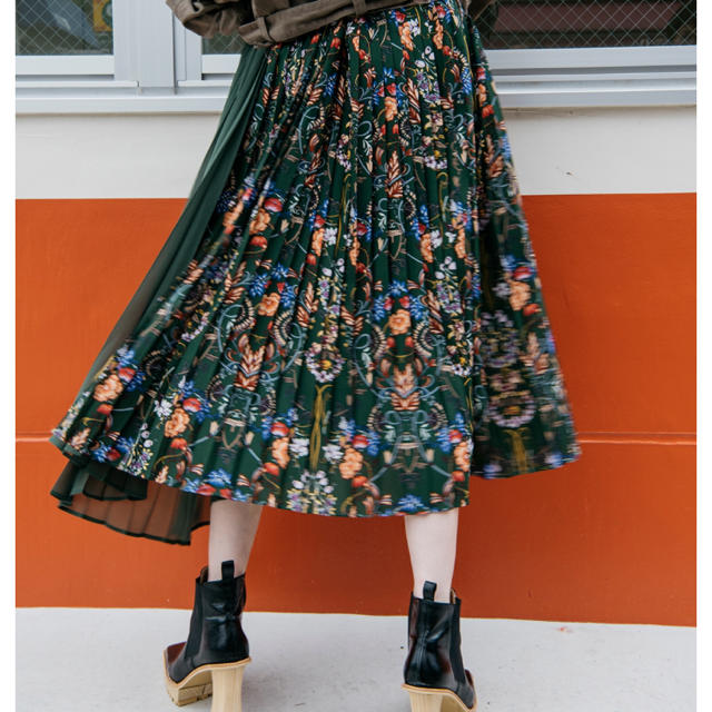 Ameri VINTAGE(アメリヴィンテージ)の20日まで！ameri FLOWER SIDE PLEATS SKIRT レディースのスカート(ロングスカート)の商品写真