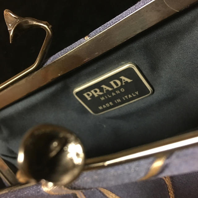 PRADA(プラダ)のPRADA  未使用♥️プラダ がま口 シルク バッグ レディースのバッグ(クラッチバッグ)の商品写真