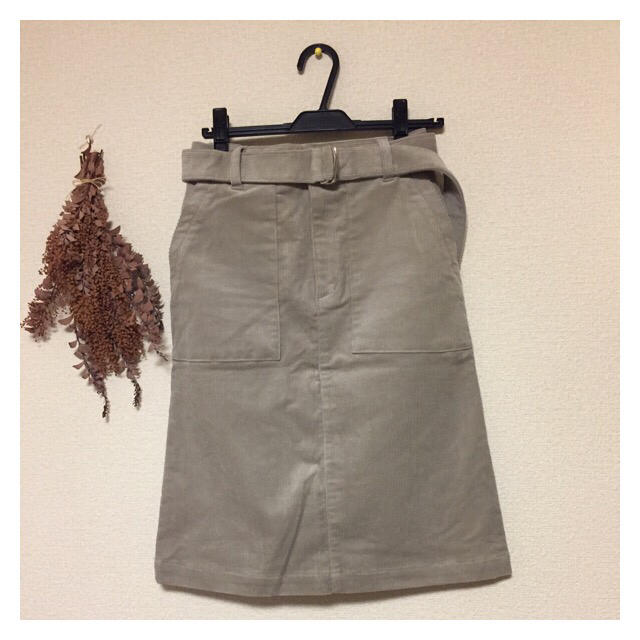 IENA(イエナ)のイエナ コーデュロイ パッチポケットスカート レディースのスカート(ひざ丈スカート)の商品写真