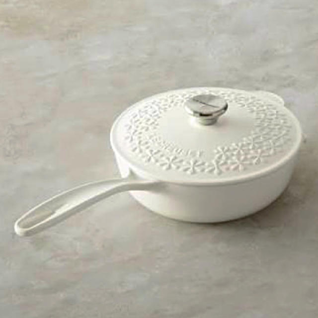 激安超安値 ○美品○限定品ルクルーゼ ソーシエ フラワーレリーフ 21cm