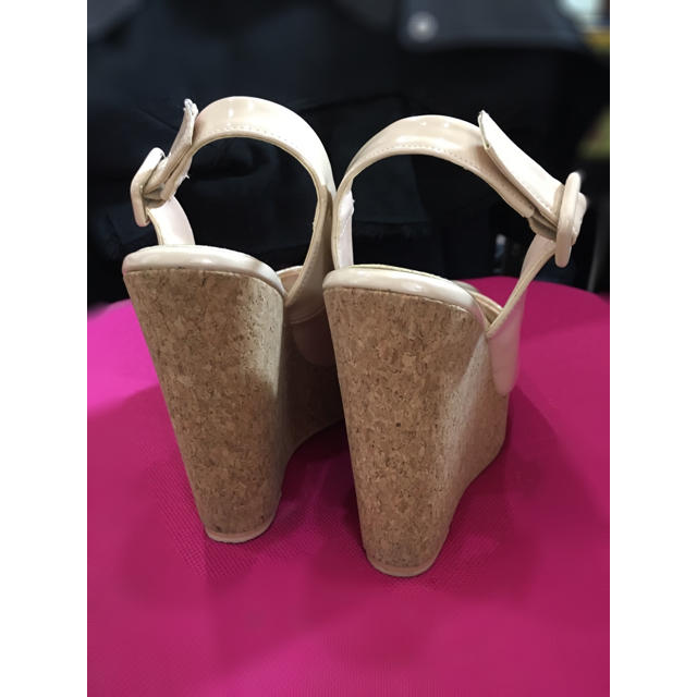 DURAS(デュラス)のDURAS エナメルコルク サンダル レディースの靴/シューズ(サンダル)の商品写真