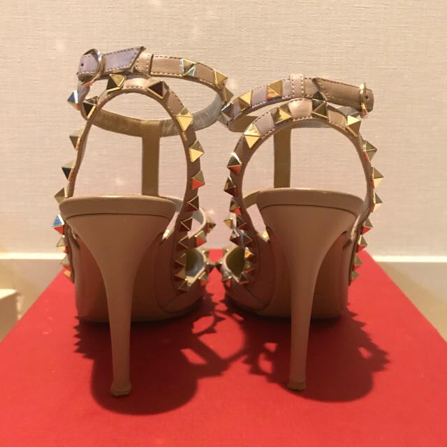 VALENTINO(ヴァレンティノ)のヴァレンティノ  ロックスタッズパンプス レディースの靴/シューズ(ハイヒール/パンプス)の商品写真