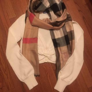 バーバリー(BURBERRY)のBURBERRY 美品 ホワイトカーデ 38 (カーディガン)