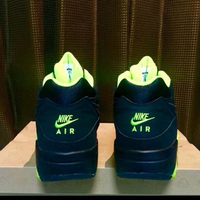 NIKE(ナイキ)の中古 NIKE AIR FORCE 180 "Black Volt Pack" メンズの靴/シューズ(スニーカー)の商品写真