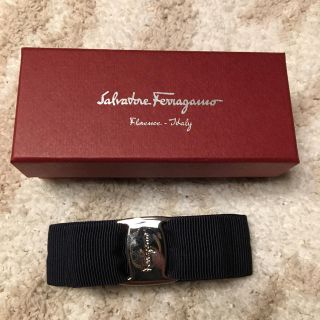 サルヴァトーレフェラガモ(Salvatore Ferragamo)の新品 サルバトーレフェラガモ バレッタ ネイビー(バレッタ/ヘアクリップ)